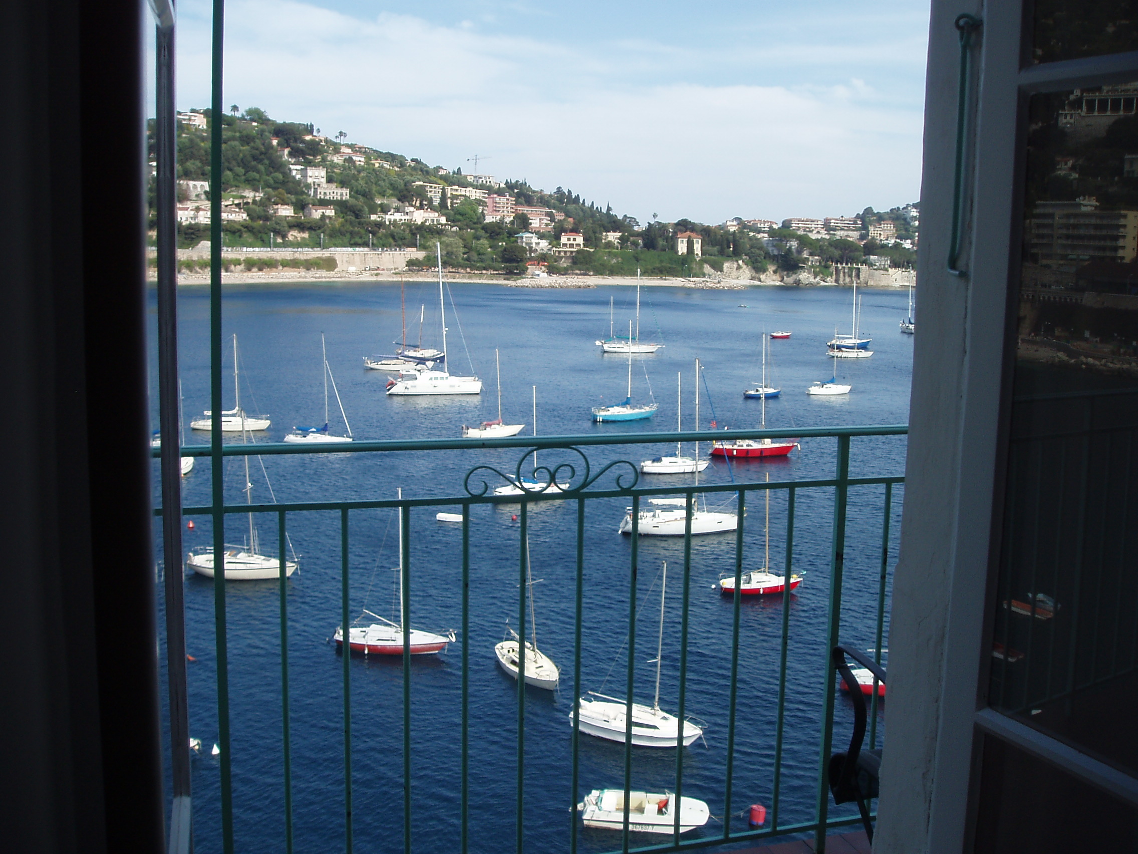 P4251028 Here's the view from my INCREDIBLE rented "Riviera Experience" apartment, the Waterfront Penthouse. Can you imagine waking up to a view like this every morning? Tres magnifique, I must say!